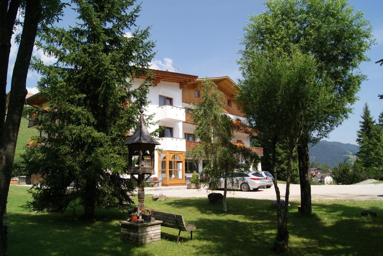 Guesthouse Rungg באדיה מראה חיצוני תמונה