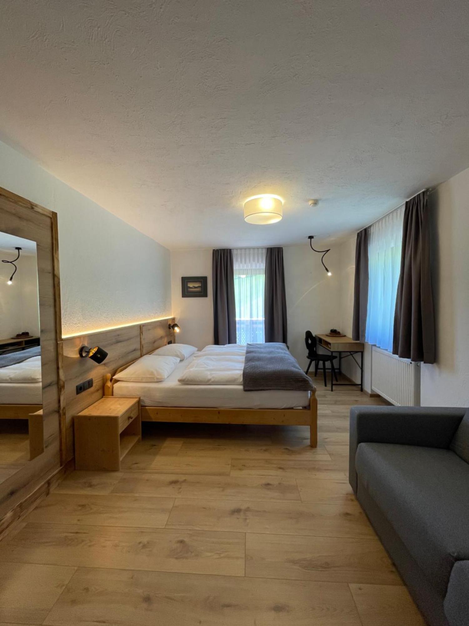 Guesthouse Rungg באדיה מראה חיצוני תמונה