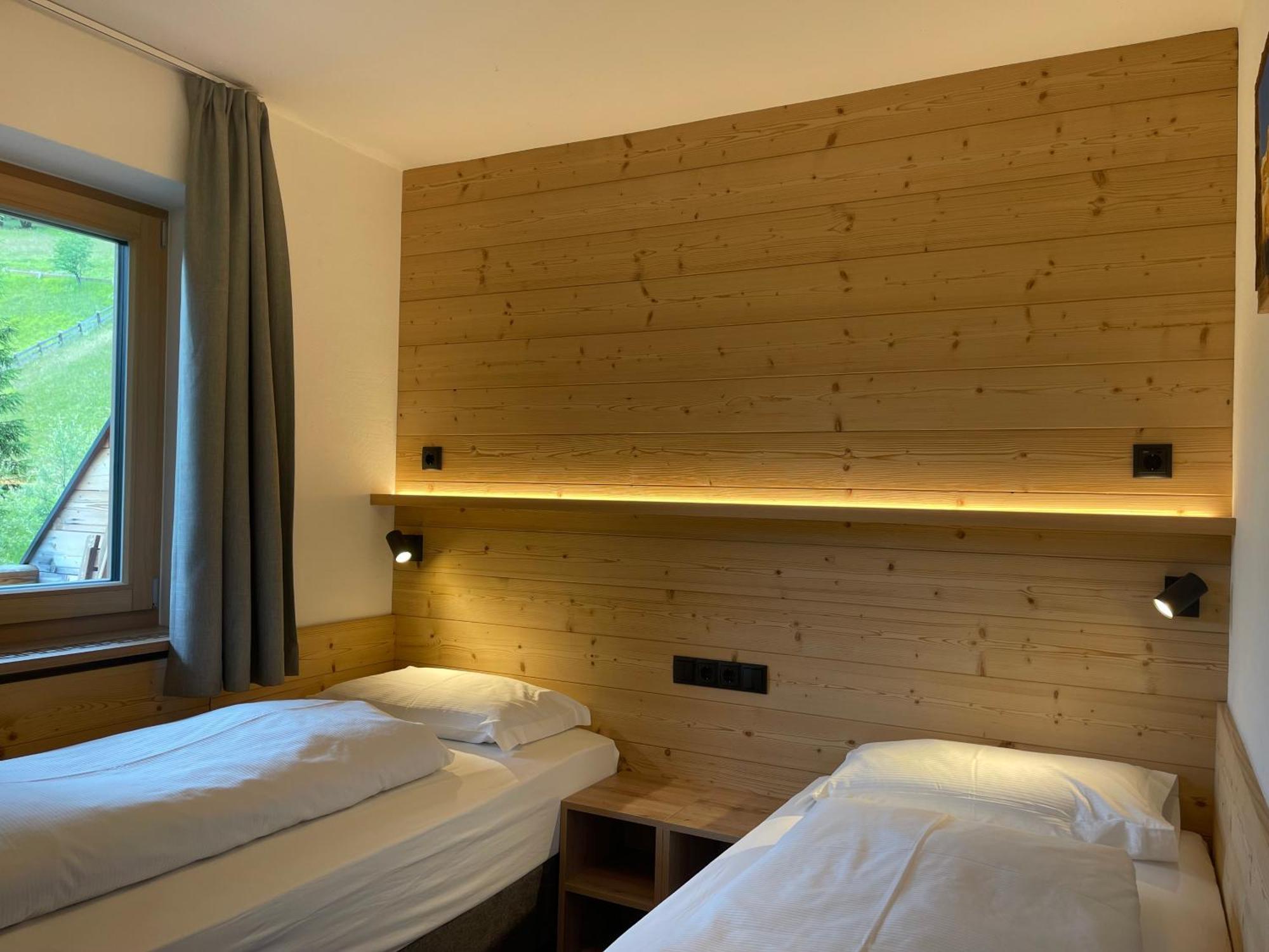 Guesthouse Rungg באדיה מראה חיצוני תמונה